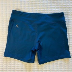 Ooselle Stride Reflective Shorts size 6